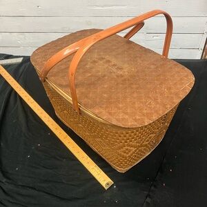 Woven Picnic Basket Handbag in Brown
